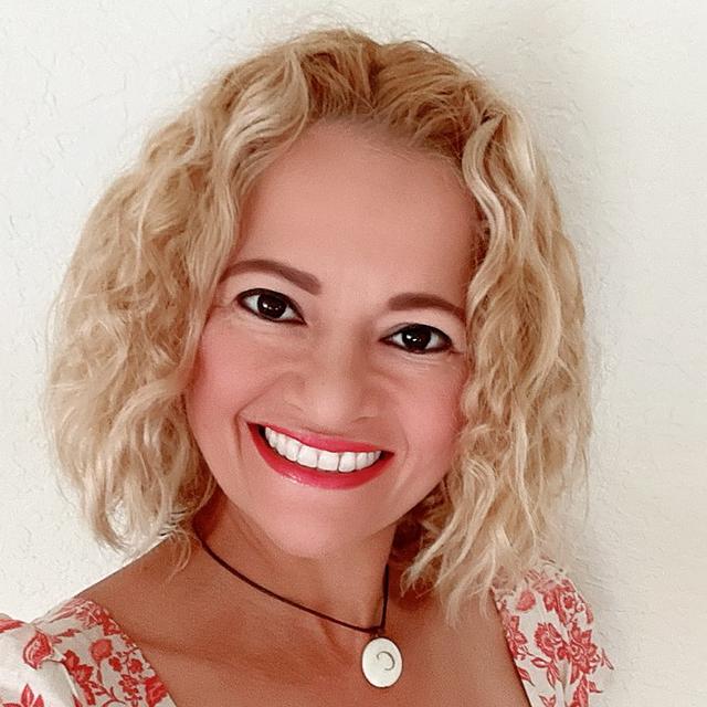 Carolina Santos-Mayi